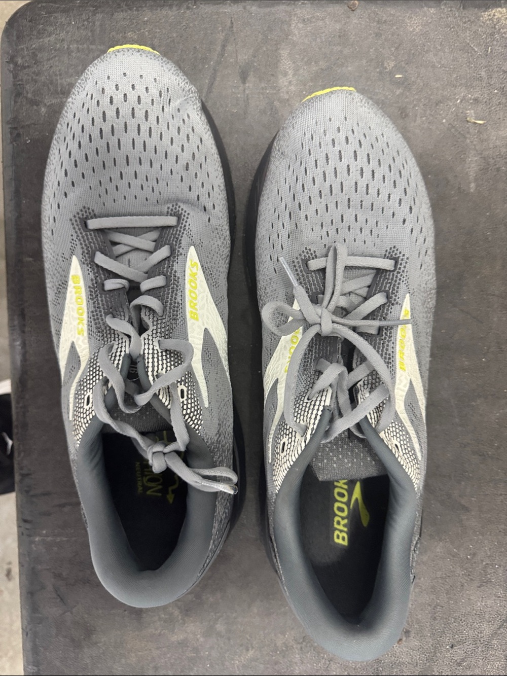 Brooks Men’s Gray Athletic Running Shoes with Yellow Accent - Picture 4 of 5